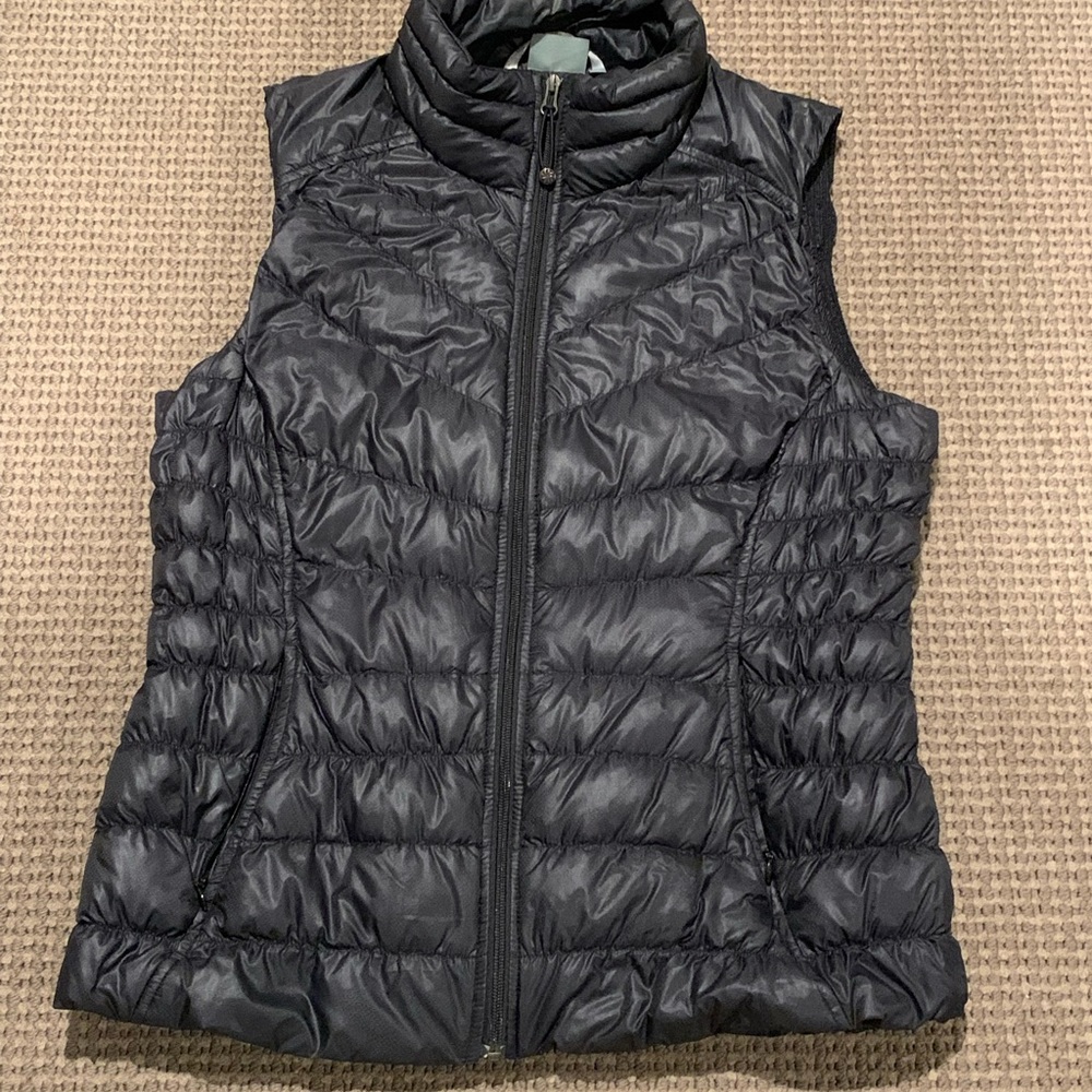 Womens athleta black vest. Style: whisper featherless vest. Size Large.